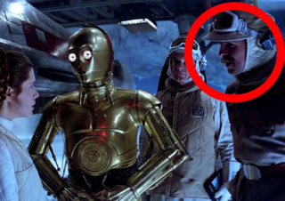 W filmie Imperium kontratakuje pojawił się John Ratzenberger, aktor, który podkładał głos wielu ważnym postaciom w animacjach studia Pixar