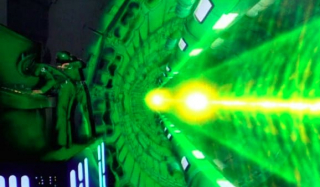 Rian Johnson, reżyser Ostatniego Jedi, pojawił się gościnnie w Łotrze 1 jako jeden z pracowników Gwiazdy Śmierci