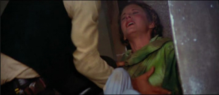 W jednej ze scen Han złapał Leię za pierś tuż po tym, jak została ona postrzelona