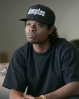 Jason Mitchell w filmie Straight Outta Compton