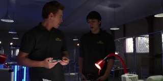 2. Diego Klattenhoff - aktor pojawiał się w wielu serialach telewizyjnych, w tym Czarna lista i Homeland. W Smallville zagrał Josha Greenfielda, który eksperymentował na psach