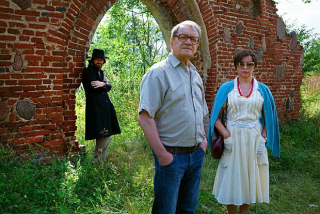 Swoje pierwsze prace Zdzisław Beksiński zaczął tworzyć dopiero w wieku 35 lat; wcześniej pracował m.in. jako plastyk w firmie Autosan; w 1960 roku odrzucił stypendium Muzeum Guggenheima w Nowym Jorku