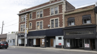 Kształt wody - szkice i zdjęcia z planu