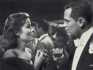 2. Bulwar Zachodzącego słońca – Jeden z największych filmów noir wszech czasów. Początkowo widzowie byli jednak zakłopotani tonem filmu. Scena otwierająca film, w której zwłoki Joe rozmawiają z innymi ciałami w kostnicy rozbawiła widownię, ku niezadowoleniu reżysera Billy’ego Wildera. Ten zmienił film w taki sposób, by miał o wiele mroczniejszy klimat.