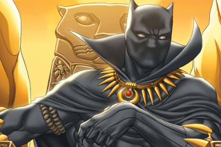 Złoty naszyjnik na kostiumie Czarnej Pantery, po który sięgnął Killmonger, pojawiał się już w komiksach, gdzie nosił go T'Challa - wersja filmowa jest dokładną kopią tej komiksowej