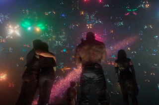 Jeden z najbardziej wzruszających momentów MCU - Strażnicy Galaktyki wraz z przyjaciółmi Yondu żegnają zmarłego kompana; w tle rozbrzmiewa utwór "Father and Son" Cata Stevensa ("Strażnicy Galaktyki vol. 2")