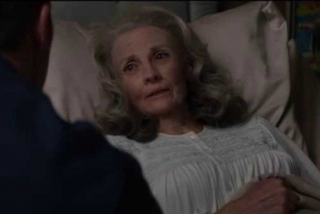 Kolejna ze wzruszających scen - Steve Rogers odwiedza umierającą Peggy Carter ("Kapitan Ameryka: Zimowy żołnierz")