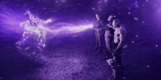 Strażnicy Galaktyki zabijają Ronana - zwróćmy uwagę, że wcześniej Peter Quill tańczy i śpiewa przed złoczyńcą ("Strażnicy Galaktyki")