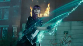 Surge – mutantka, która cały czas pochłania energię elektryczną i może ją następnie używać jako broni