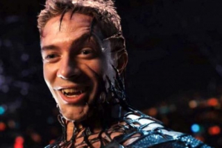 Topher Grace jako Eddie Brock/Venom