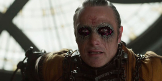 Z zupełną powagą Kaecilius nazywa Doktora Strange'a "Mister Doctor" ("Doktor Strange")