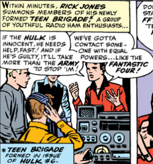 Najdziwniejsze momenty komiksowych Mścicieli - drużyna zbiera się, bo Fantastyczna Czwórka nie ma czasu