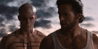 W scenie po napisach widzimy też nawiązanie i niewykorzystane materiały z filmu "X-Men Geneza: Wolverine", w którym postać Deadpoola pojawia się dosłownie na chwilę