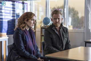 Humans - odcinek 1, sezon 3.