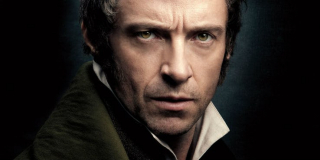 Gdy Russell trafia do więzienia, otrzymuje numer 24601 - ten sam w filmie "Les Miserables: Nędznicy" nosił Jean Valjean, w którego rolę wcielił się Hugh Jackman