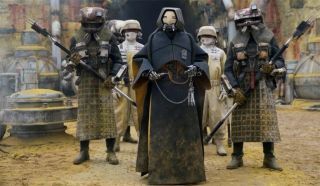 Syndykat Pyke’ów – to oni w filmie rządzą kopalniami na Kessel.  Pojawili się po raz pierwszy w Wojnach Klonów, ale byli też obecni w różnych książkach