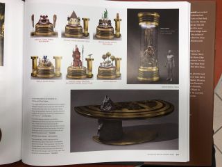 Zdjęcie strony z Art of Han Solo, czyli zbioru szkiców koncepcyjnych. Niektóre z widocznych tu eksponatów pojawiły się w filmie, inne nie, więc nie oznacza to, że Exar Kun jest kanoniczny. Potwierdził mi to Matt Martin z Lucasfilm Story Group, który wyjaśnił, że info z takich książek nie wpływa na kanon i jest zbiorem ciekawostek