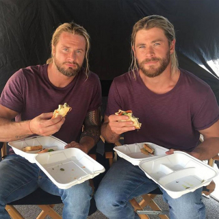 Chris Hemsworth i Bobby Holland