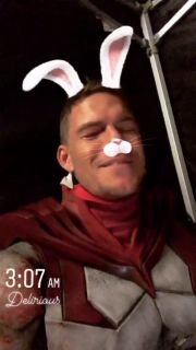 Titans - Alan Ritchson jako Hawk