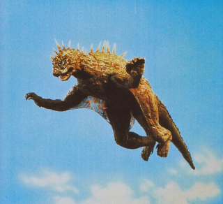 Varan ("Zniszczyć wszystkie potwory", 1968) - posiada zdolność lotu ślizgowego; bóstwo mieszkańców wioski znad słonego jeziora, atakuje entomologów, gdy ci chcą zbadać, dlaczego motyle pojawiły się na Syberii; ostatecznie, trafiony pociskiem nuklearnym, znika