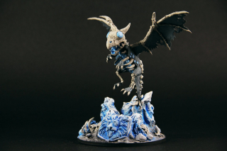 Rzeźby przedstawiające stworzenia z gry World of Warcraft