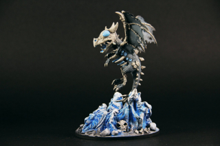 Rzeźby przedstawiające stworzenia z gry World of Warcraft