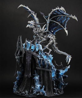 Rzeźby przedstawiające stworzenia z gry World of Warcraft