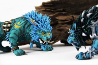 Rzeźby przedstawiające stworzenia z gry World of Warcraft