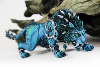 Rzeźby przedstawiające stworzenia z gry World of Warcraft