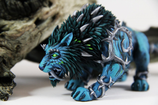 Rzeźby przedstawiające stworzenia z gry World of Warcraft
