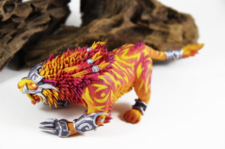 Rzeźby przedstawiające stworzenia z gry World of Warcraft