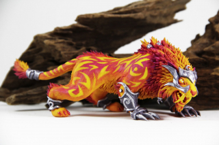 Rzeźby przedstawiające stworzenia z gry World of Warcraft