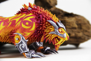 Rzeźby przedstawiające stworzenia z gry World of Warcraft