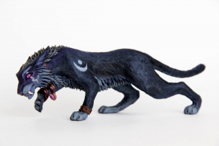 Rzeźby przedstawiające stworzenia z gry World of Warcraft