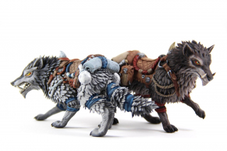 Rzeźby przedstawiające stworzenia z gry World of Warcraft