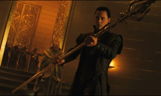 Gungnir - włócznia Odyna, symbol władzy królewskiej w Asgardzie; również wykonany z Uru; nie tylko pozwala przemierzać Dziewięć Światów, ale zarówno Odyn, jak i jego ojciec, Bor, wykorzystywali go do ochrony Asgardu