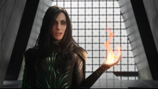 Wieczny Płomień - jest tak potężny, że pragnąca wejść w jego posiadanie Hela nie zainteresowała się znajdującym się zaraz obok Tesseractem; potrafi ożywiać całe armie umarłych, a korzystający z niego Loki był w stanie przyjąć uderzenie Hulka