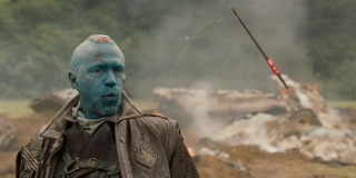 Yaka - strzała Yondu, która po gwizdnięciu potrafi pokonać całe rzesze wrogów; zauważmy, że bez szwanku wychodzi z kontaktu z materiałami wybuchowymi czy potężnymi promieniami energii