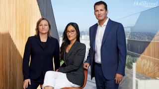 9. Cindy Holland, Lisa Nishimura i Scott Stuber - odpowiednio wiceprezes ds. zawartości, wiceprezes ds. oryginalnych dokumentów i produkcji komediowych oraz wiceprezes ds. oryginalnych filmów w Netflixie