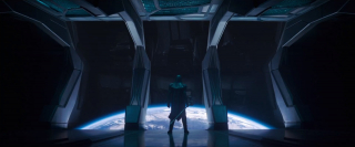 W powyższej scenie pojawia się Ronan - choć zaczyna on jako członek Starforce, jego wiara z militarną siłę Kree wybudzi w nim złowrogie zamiary; nie jest wykluczone, że w widocznej tu sekwencji Ronan spogląda w kierunku naszej planety