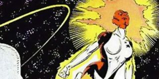 Swego czasu Rogue odebrała moce Ms. Marvel - bohaterka rozpoczęła wtedy współpracę z X-Men; w ramach jednej z misji spotkali oni brutalną, kosmiczną rasę Brood; jej przedstawiciele przeprowadzili serię eksperymentów na kobiecie, co koniec końców doprowadziło do zwiększenia jej mocy i odrodzenia się jako Binary