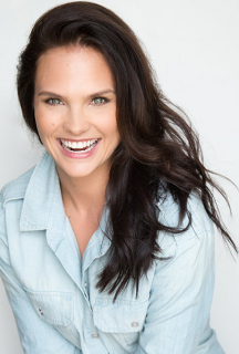 Cassandra Jean Amell - zdjęcie