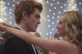 K.J. Apa i Lilli Reinhart