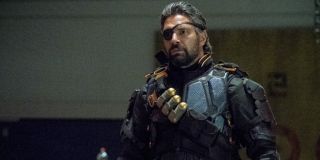 Manu Bennett jako Deathstroke