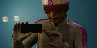 Powrót Screwball – postać ta miała niewielką rolę w głównej grze. W dodatku jest nieco lepiej i także zleca Parkerowi serię wyzwań transmitowaną online.