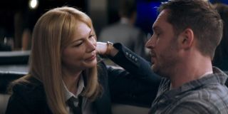 Gdy Eddie przegląda maile Anne, dowiadujemy się z nich, że pracuje ona dla firmy prawniczej Michelinie and McFarlane - Mike Michelinie i Todd McFarlane to komiksowi twórcy postaci Venoma