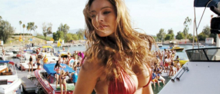 Kelly Brook w filmie "Pirania 3D"