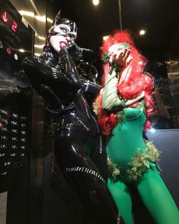 Martha Hunt jako Kobieta-Kot