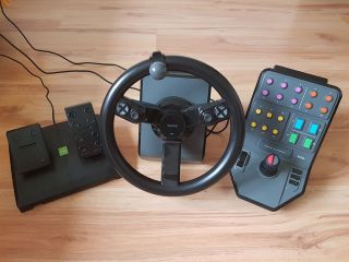 Heavy Equipment Bundle od firmy Logitech