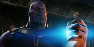 Powstały trzy wersje scenariusza filmu "Avengers: Wojna bez granic" - w pierwszej z nich Thanos był narratorem; bracia zrezygnowali z niej, gdy ukończyli 250. stronę skryptu, stwierdzając, że jest on za długi